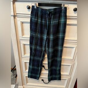 Women’s size small tall 

Old Navy Green and Navy Plaid Drawstring Joggers